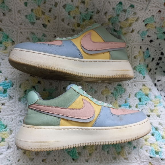 Nike Women’s Air Force Blue/pink Sneakers Size 38 EU - Picture 4 of 15